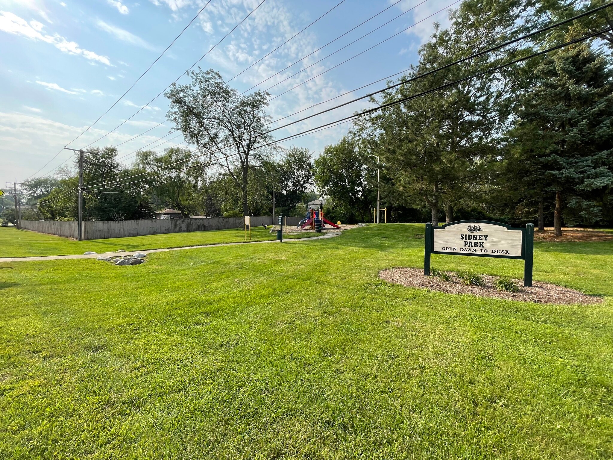 Building Photo - 565 Sidney Ave