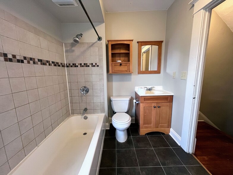 Building Photo - 709 Lafayette Ave SE