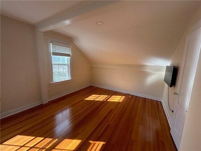 Building Photo - 39 Reynolds St