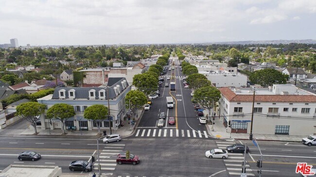 Building Photo - 548 N Windsor Blvd