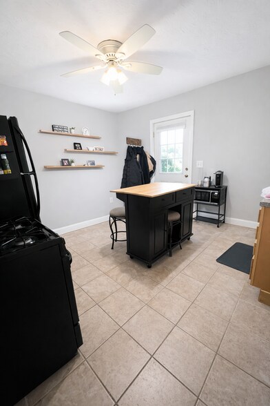 Building Photo - 158 I St