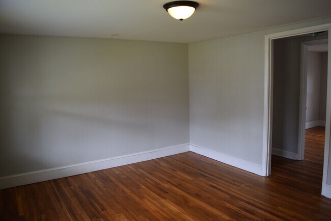 Building Photo - Charming 3-Bedroom Home in Hickory – $1,450/mo