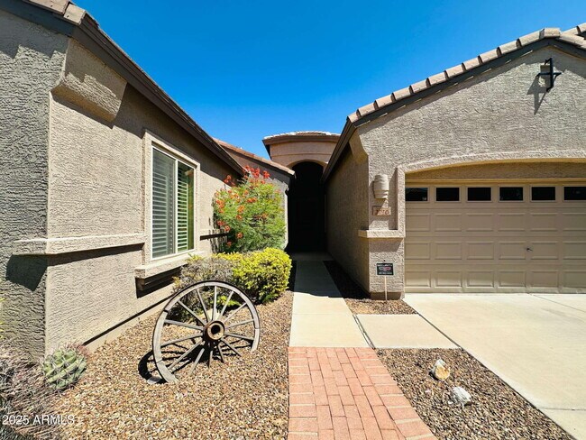 Building Photo - 2720 E Hazeltine Way