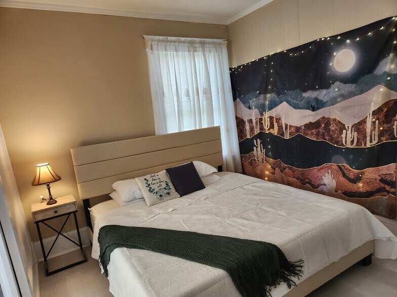 Building Photo - 15 Grant St