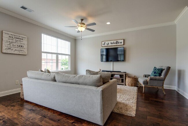 Building Photo - 3-bedroom, 2.5-bath home with a 2-car garage in the sought-after Gateway Village community of Fra...