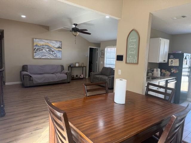 Building Photo - 604 Red Coat Ln