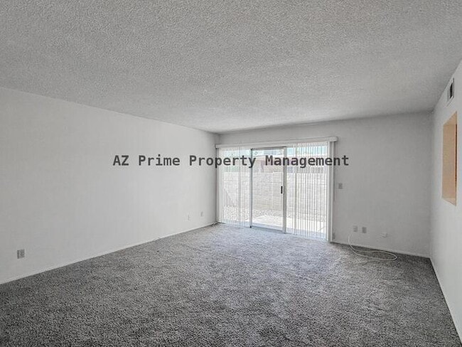 Building Photo - 812 W Duke Dr
