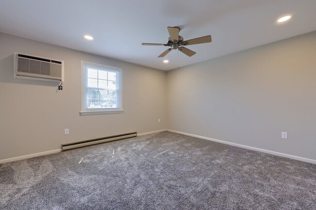 Building Photo - 131 Highview Dr