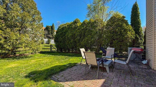 Building Photo - 10 Cedarbrook Dr