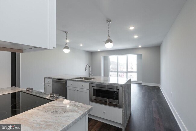 Building Photo - 711 N 16th St