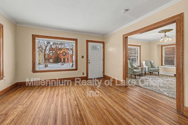 Building Photo - 52 E Iroquois Rd