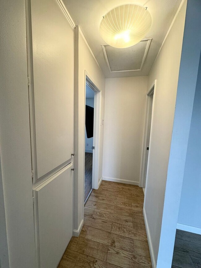 Building Photo - 3 bedroom 1.5 bathroom with amazing views of Morongo Valley