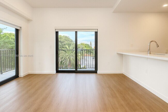 Building Photo - 1950 Fletcher St