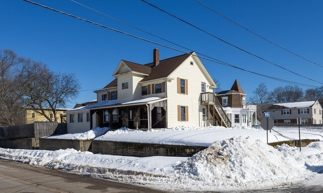 Building Photo - 119 Bank St