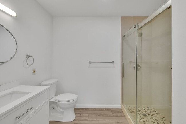Building Photo - Fairway Terrace 2 bed 2 bath ground floor ...