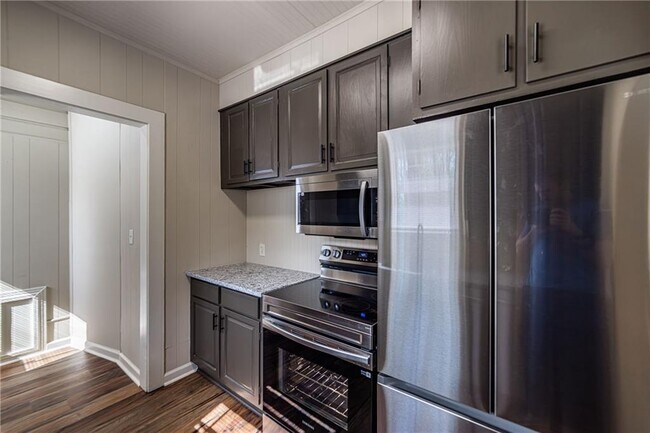 Building Photo - 1029 Katherwood Dr SW