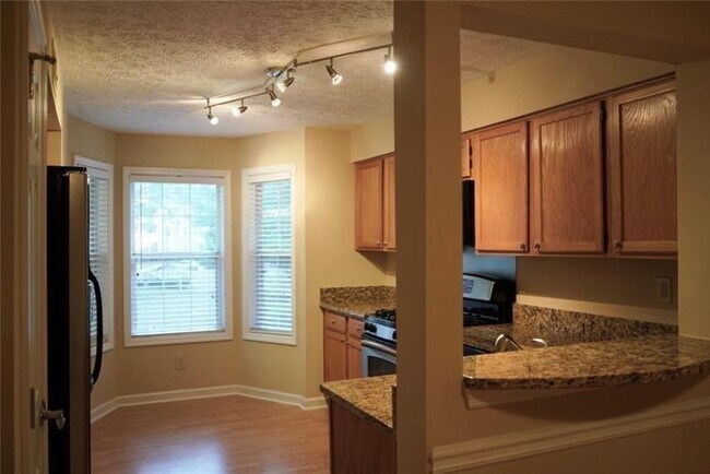 Building Photo - 4001 Riverlook Pkwy SE