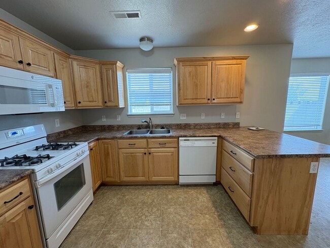 Building Photo - Clark Parkway Home