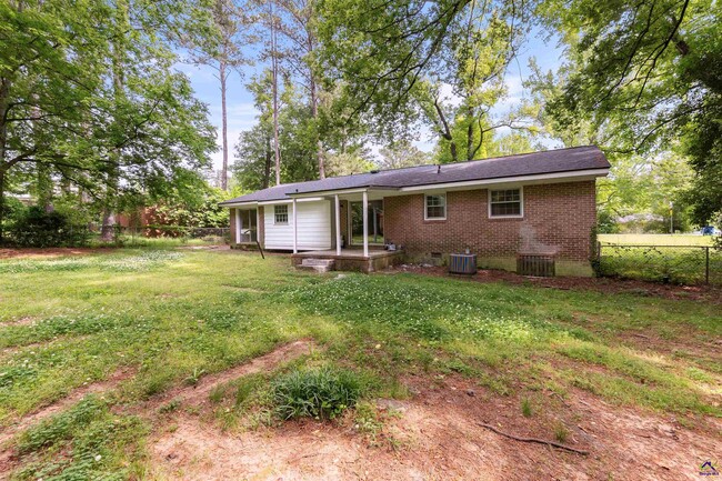 Building Photo - 846 S Forest Lake Dr