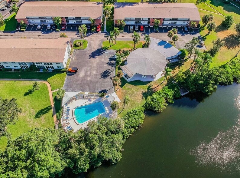 Arial view of Pool and Club House - 4550 Overlook Dr NE