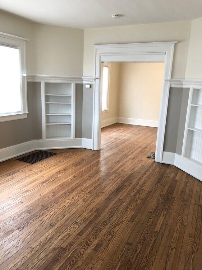 Building Photo - $1,600 - Newly Renovated 3 Bedroom Home With Study