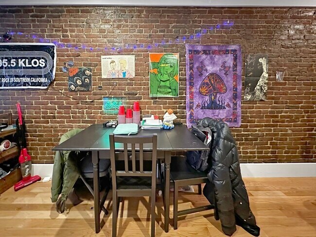 Building Photo - 493 Beacon St