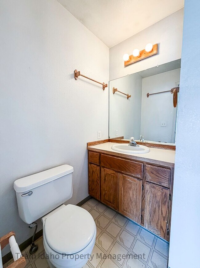 Building Photo - 562 Deer Meadow Ct