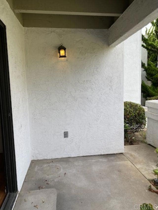 Building Photo - 546 Via De La Valle