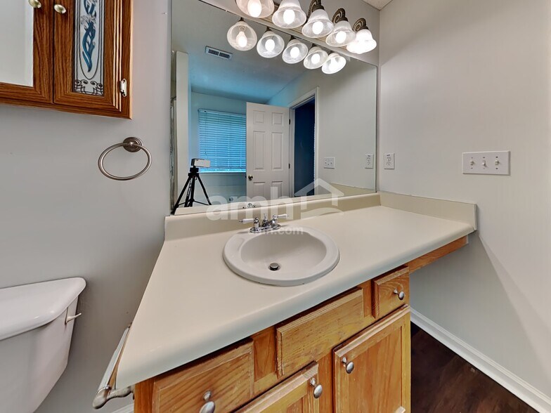 Building Photo - 4238 Zephyrhills Dr