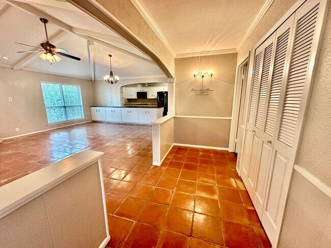 Building Photo - July Move-In Special - Fabulous 4/2 single...