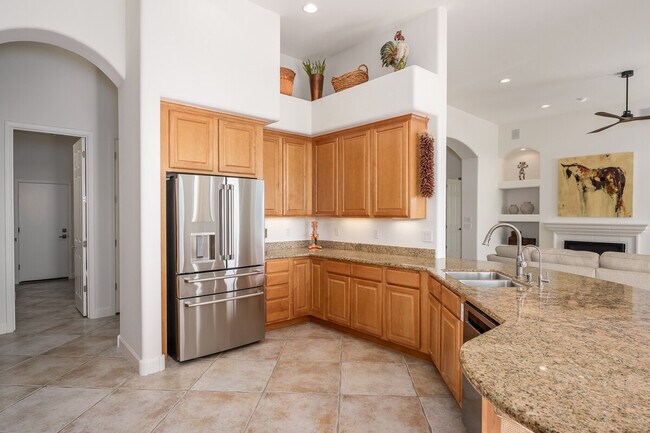Building Photo - 14705 Canyon Dr