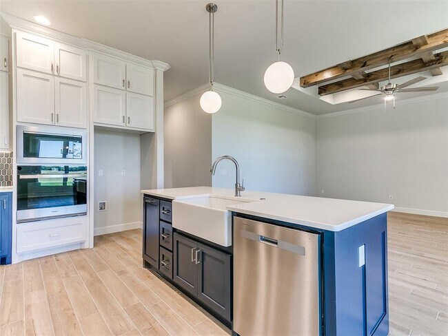 Building Photo - 13400 Sandoval Blvd