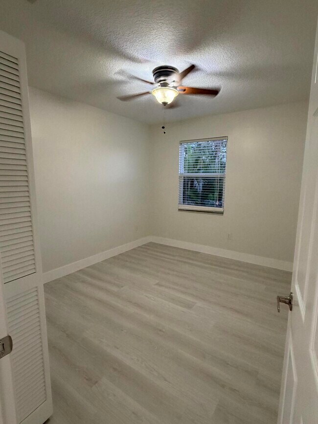 Building Photo - 1343 Lake Breeze Dr