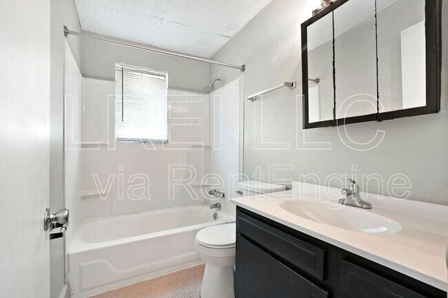 Building Photo - 3811 Carpenter Dr