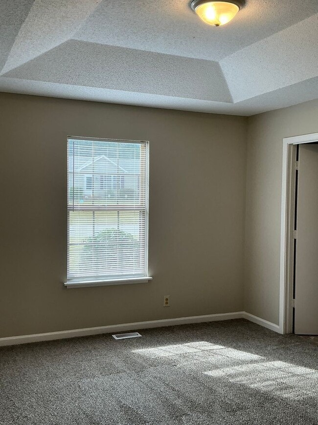 Building Photo - 575 Brady Dr