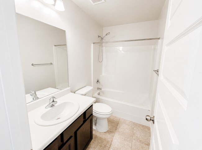 Building Photo - Beautiful 3-Bedroom Townhome in Lehi – Community Pool, Pickleball & More!