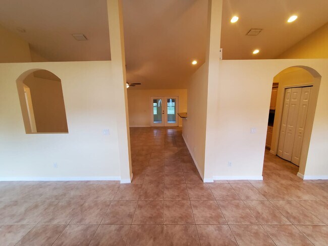 Building Photo - 1049 SW Ingrassina Ave