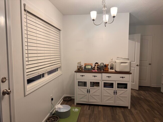 Building Photo - 6915 Wickersham Rd