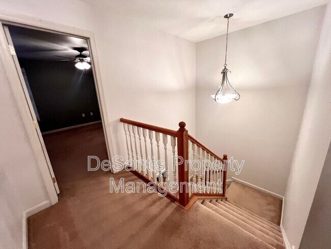 Building Photo - 945 Montclair Dr