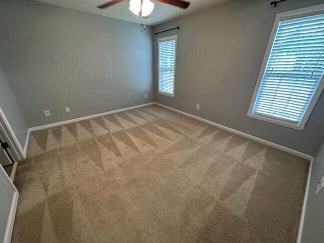Building Photo - Beautiful Fenced in Patio Home in Colfax!