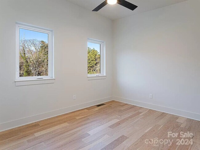 Building Photo - New Home off Tunnel Road