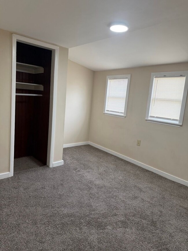 Building Photo - 450 S 18th St