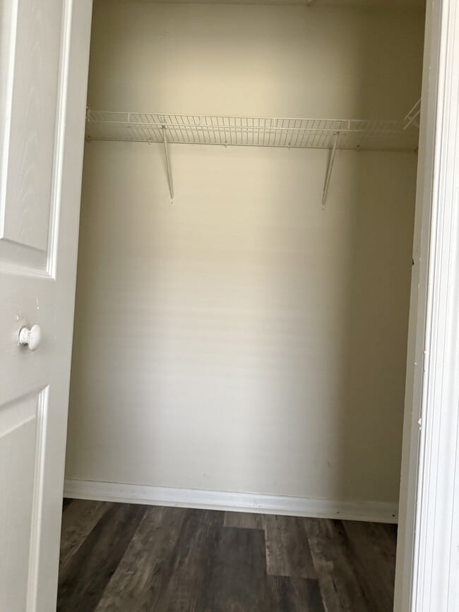Building Photo - 609 Cresting Oak Cir