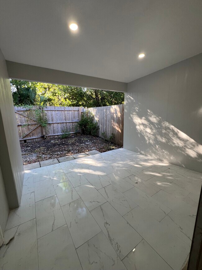 Building Photo - 10042 N 52nd St