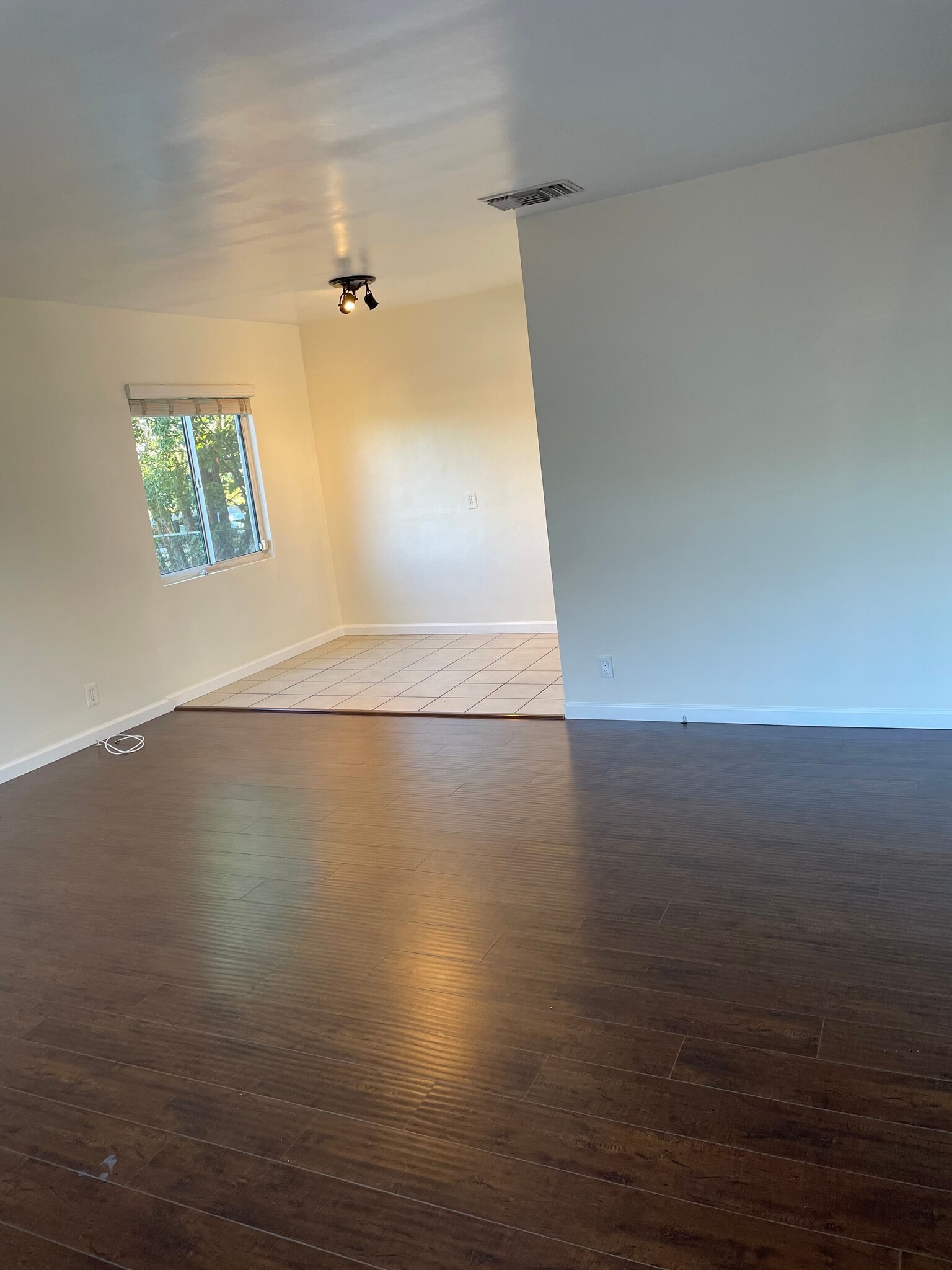 Building Photo - 5646 Aldama St