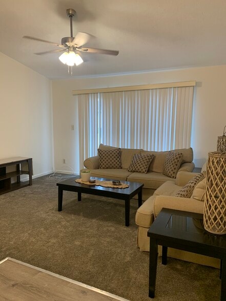 Living room furniture and effects convey - 22 Wells Ct
