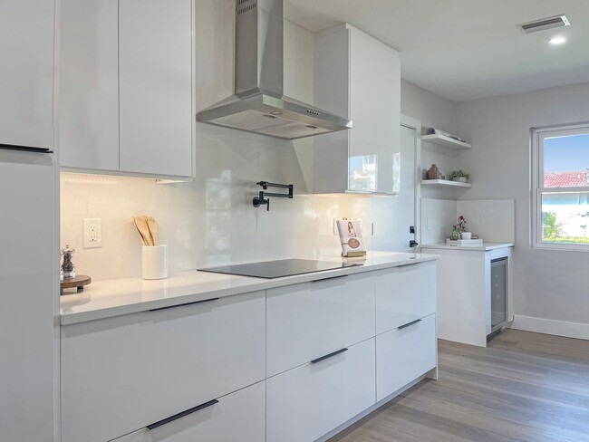 Building Photo - Fully Remodeled Snell Isle Luxury Home - A...