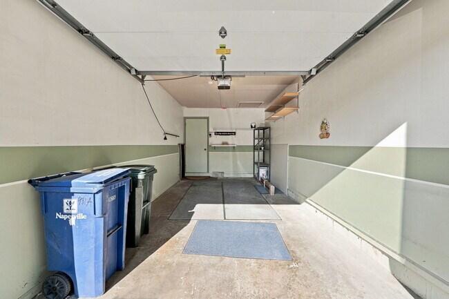 Building Photo - 981 West Ct