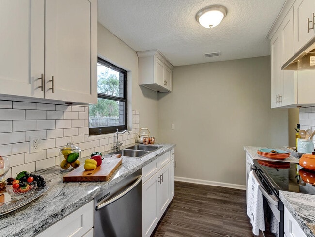 Building Photo - 8521 Howell Dr