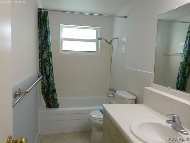 Building Photo - 1080 N Hollywood Cir